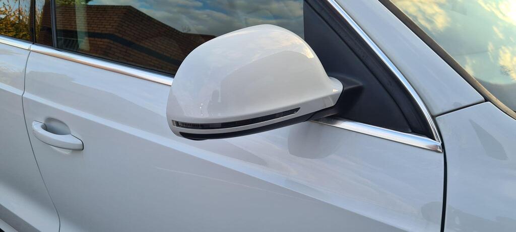 
								2014 Audi Q3 White full									