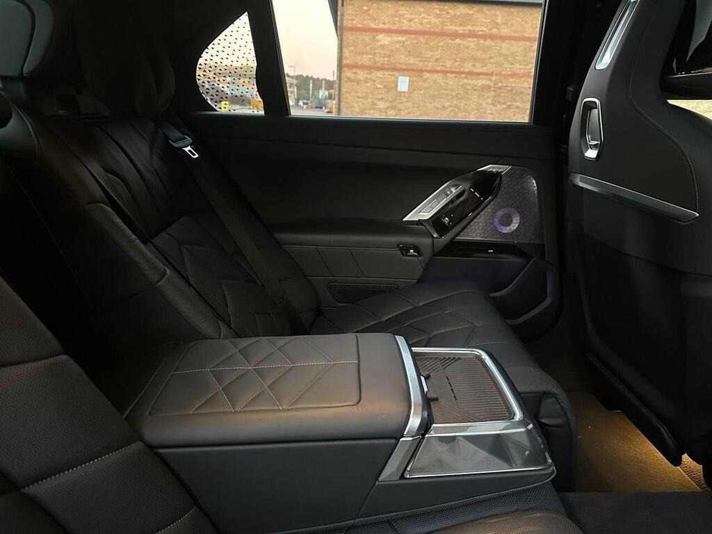 
								2023 BMW 7 Series 3.0 750e 22.1kWh M Sport Auto xDrive full									