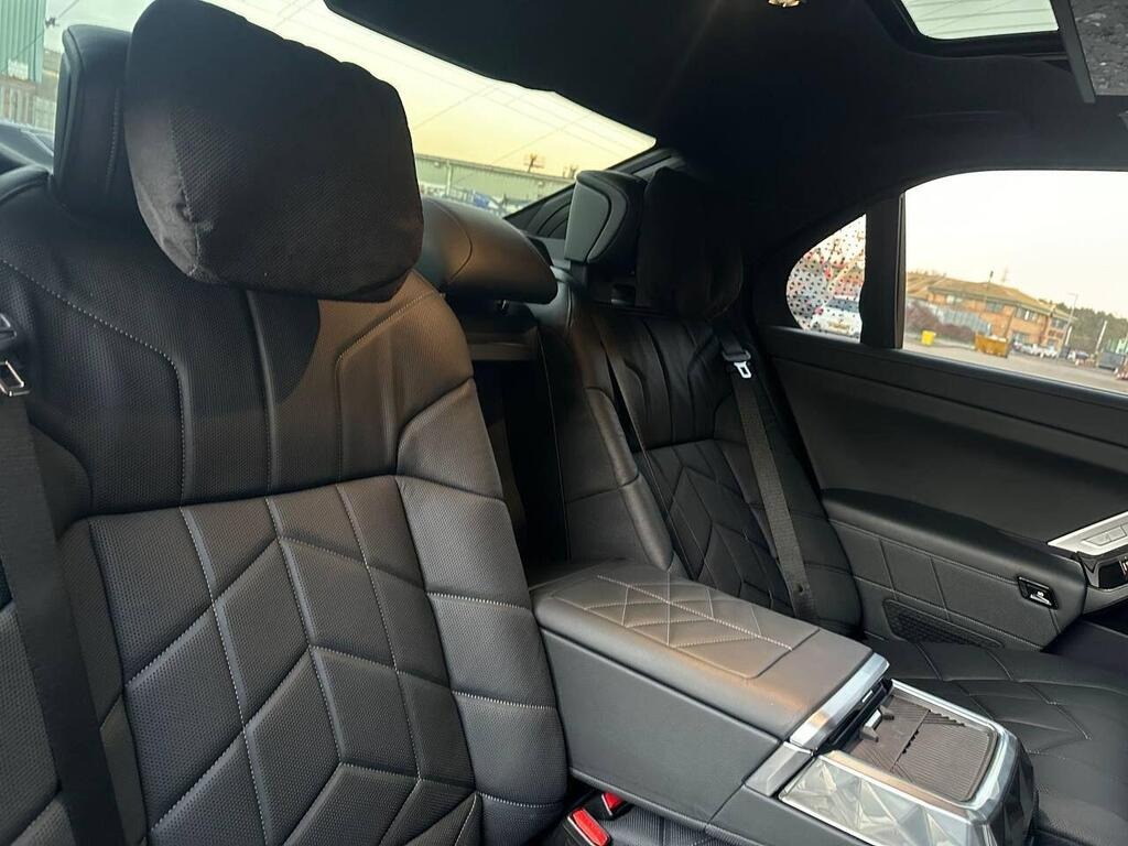 
								2023 BMW 7 Series 3.0 750e 22.1kWh M Sport Auto xDrive full									