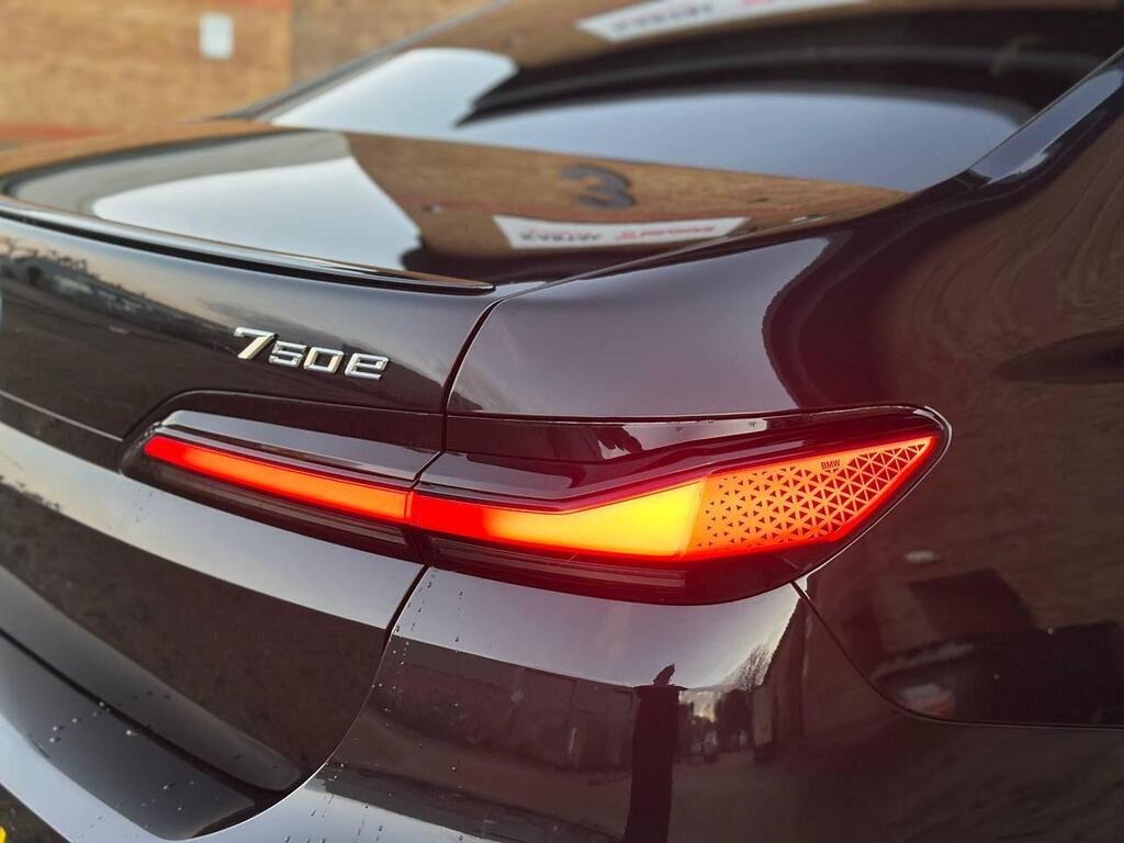 
								2023 BMW 7 Series 3.0 750e 22.1kWh M Sport Auto xDrive full									