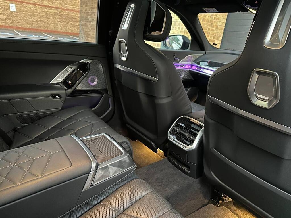 
								2023 BMW 7 Series 3.0 750e 22.1kWh M Sport Auto xDrive full									