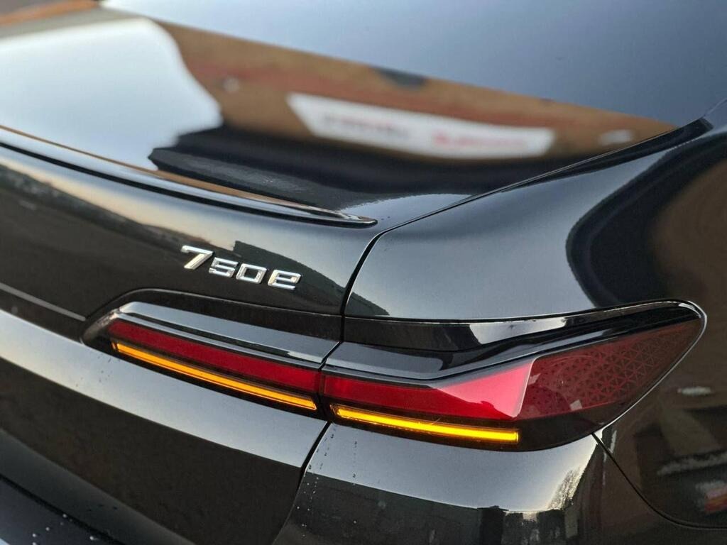 
								2023 BMW 7 Series 3.0 750e 22.1kWh M Sport Auto xDrive full									