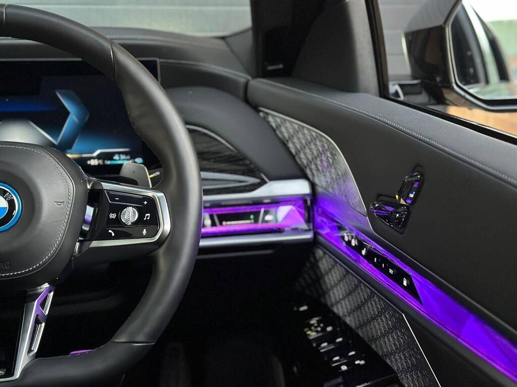 
								2023 BMW 7 Series 3.0 750e 22.1kWh M Sport Auto xDrive full									