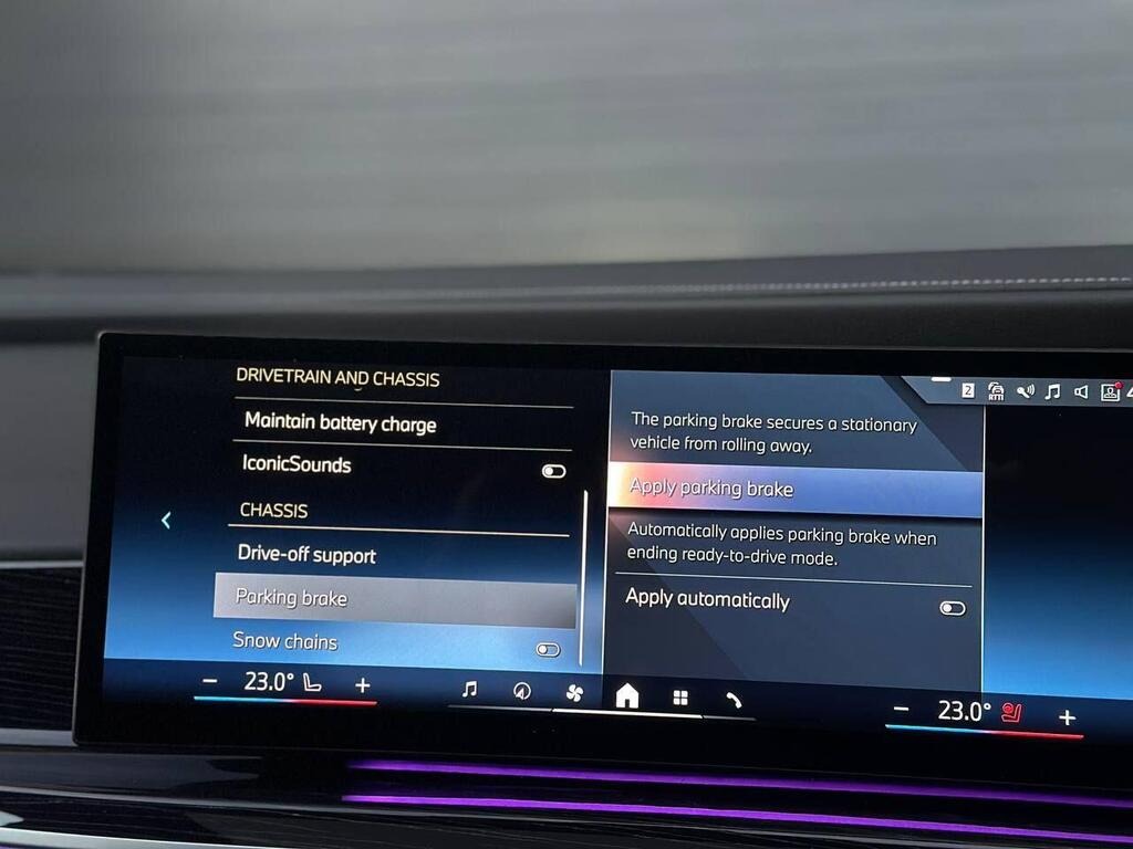 
								2023 BMW 7 Series 3.0 750e 22.1kWh M Sport Auto xDrive full									