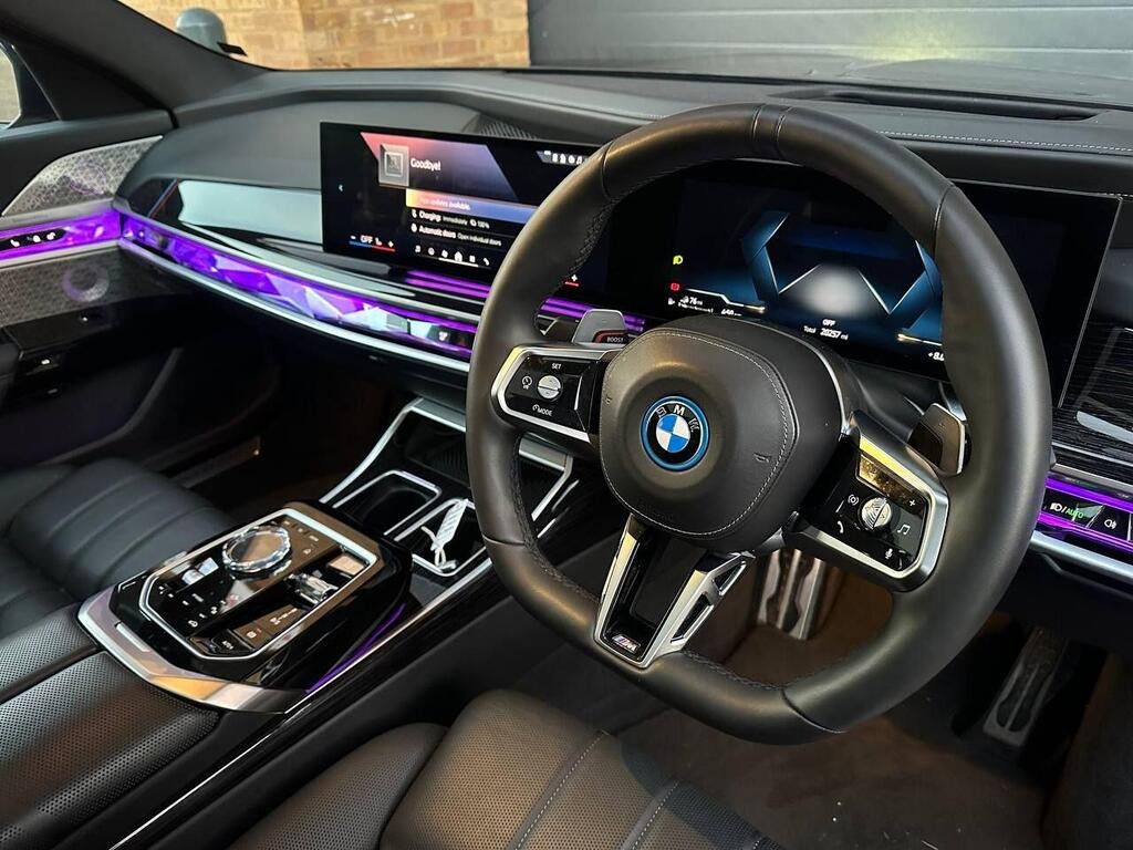 
								2023 BMW 7 Series 3.0 750e 22.1kWh M Sport Auto xDrive full									
