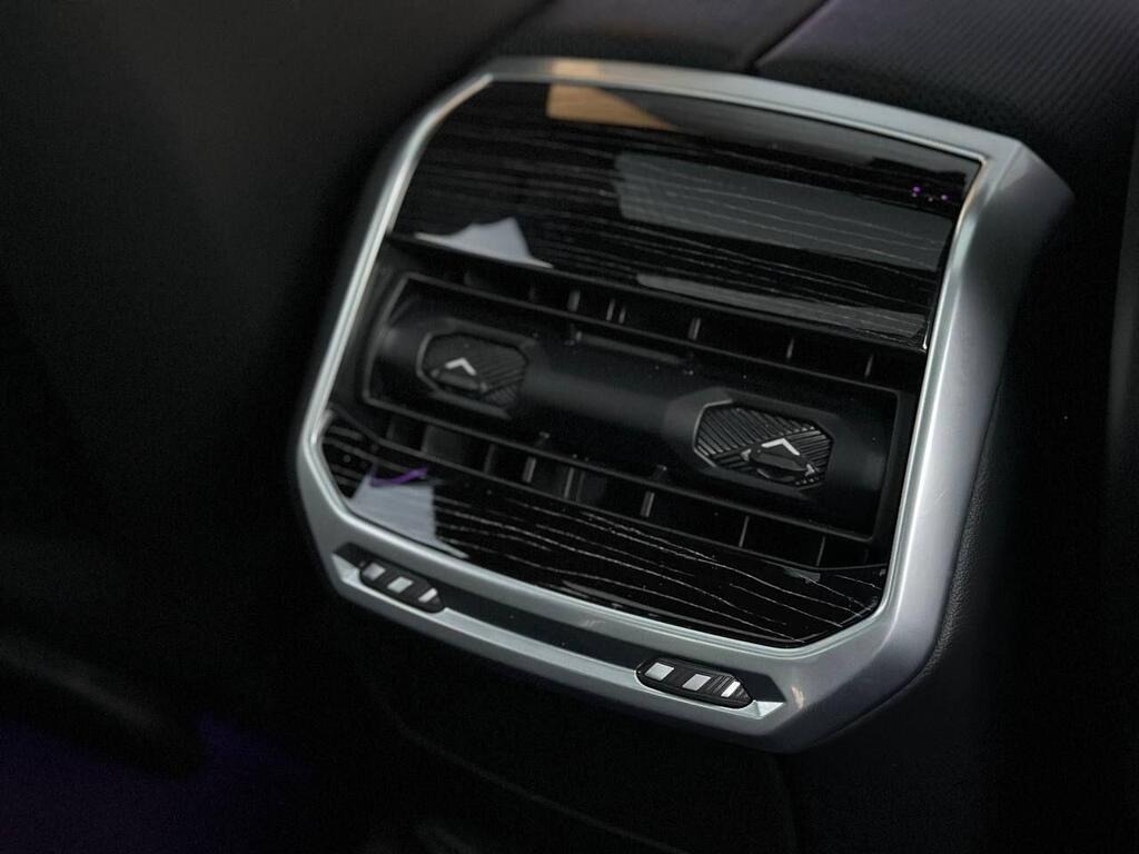 
								2023 BMW 7 Series 3.0 750e 22.1kWh M Sport Auto xDrive full									