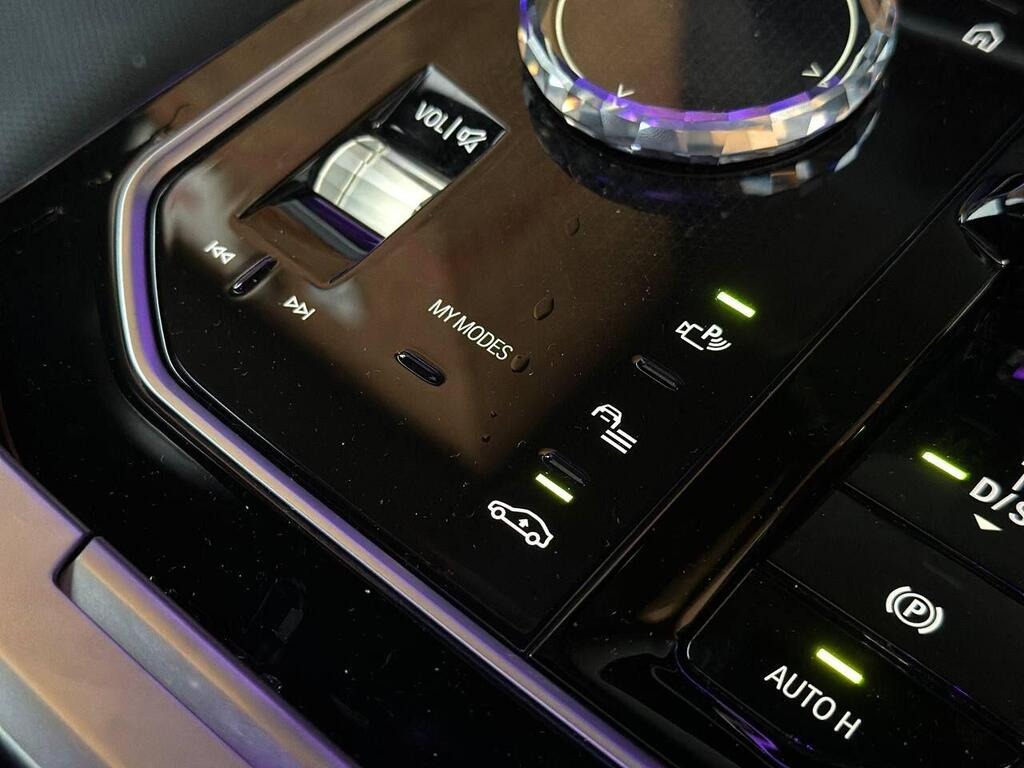 
								2023 BMW 7 Series 3.0 750e 22.1kWh M Sport Auto xDrive full									