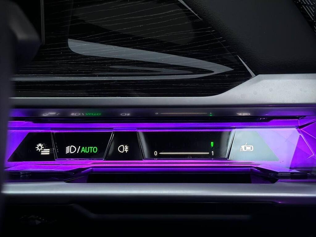 
								2023 BMW 7 Series 3.0 750e 22.1kWh M Sport Auto xDrive full									