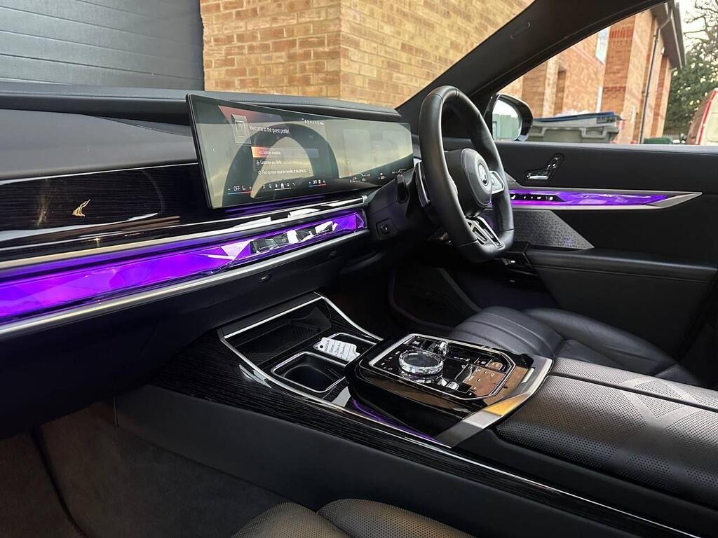 
								2023 BMW 7 Series 3.0 750e 22.1kWh M Sport Auto xDrive full									