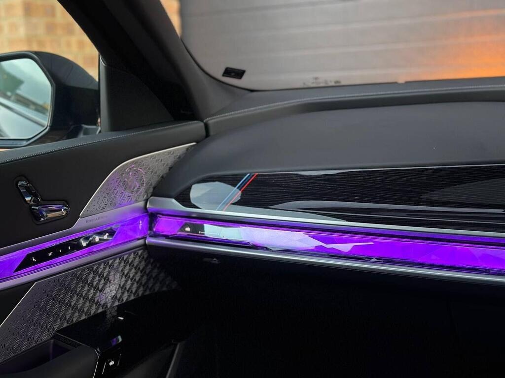 
								2023 BMW 7 Series 3.0 750e 22.1kWh M Sport Auto xDrive full									