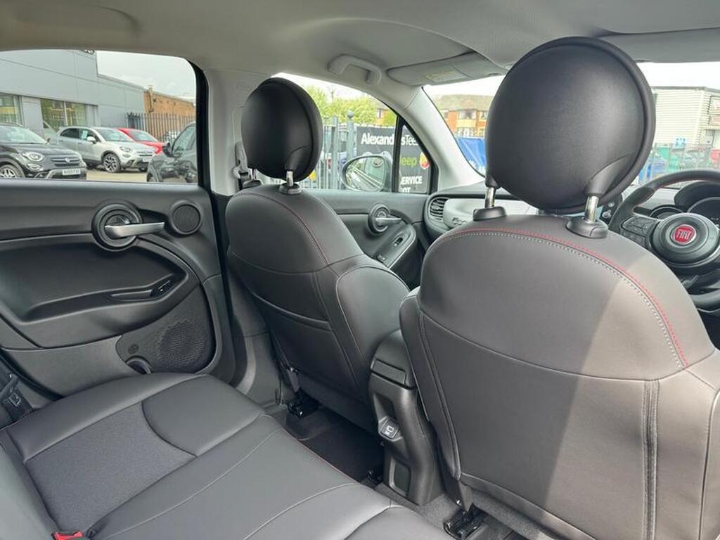 
								2023 Fiat 500X 1.5 130 MHEV DDCT Sport full									