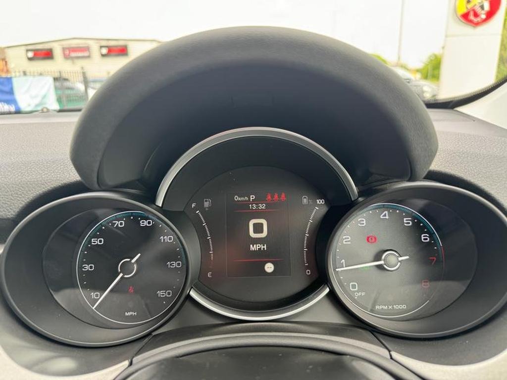 
								2023 Fiat 500X 1.5 130 MHEV DDCT Sport full									