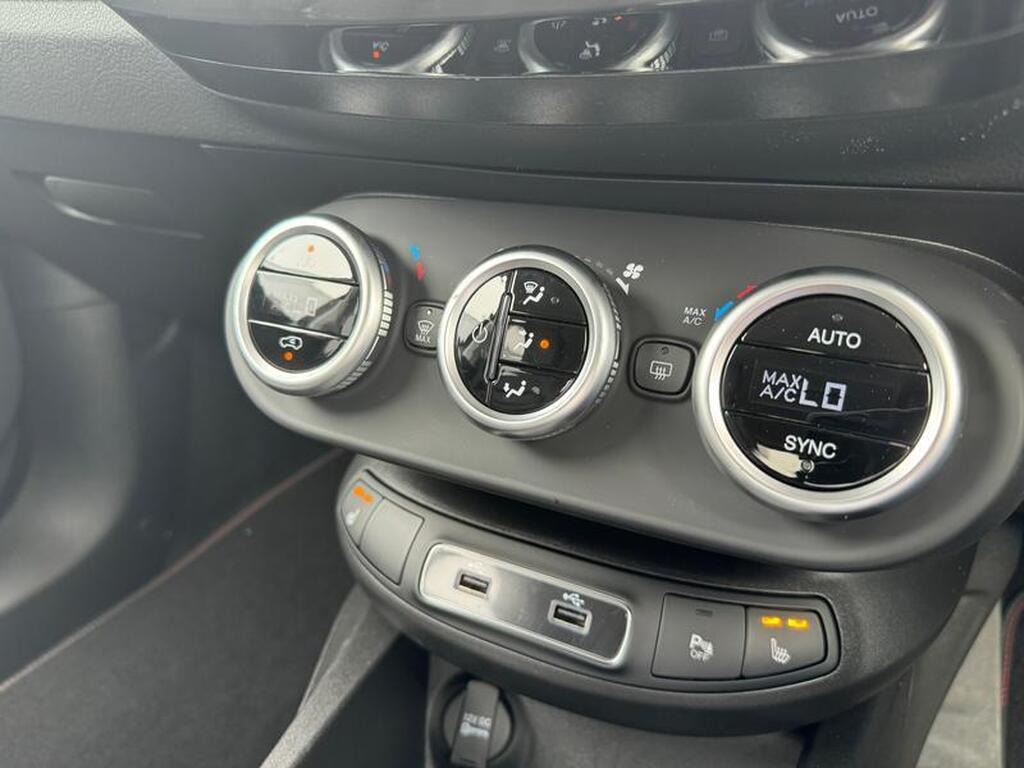 
								2023 Fiat 500X 1.5 130 MHEV DDCT Sport full									