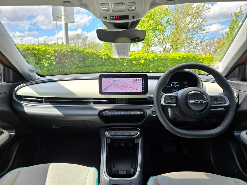 
								2024 Fiat 600e 54kWh La Prima full									