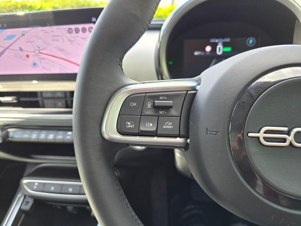 
								2024 Fiat 600e 54kWh La Prima full									