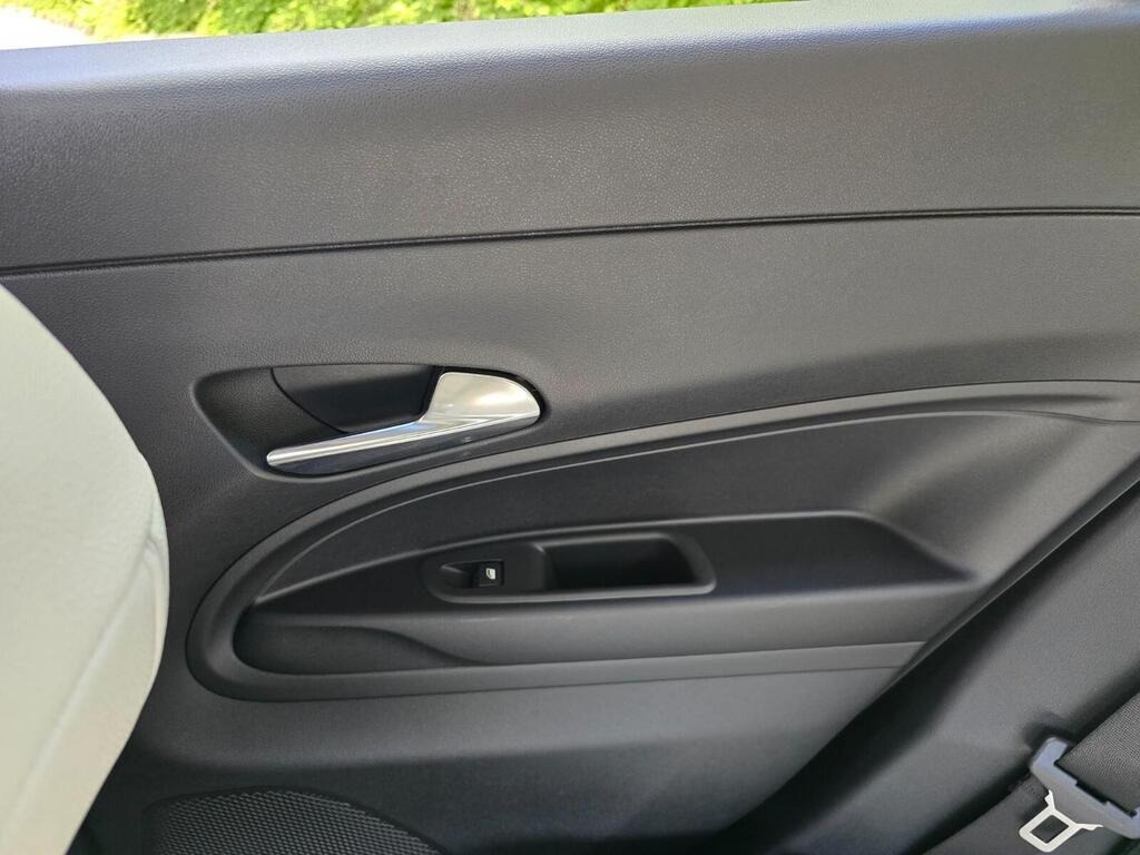 
								2024 Fiat 600e 54kWh La Prima full									