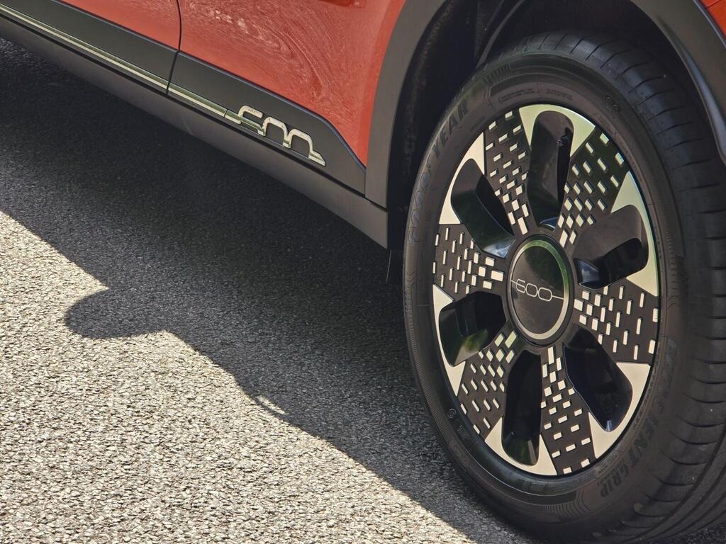 
								2024 Fiat 600e 54kWh La Prima full									