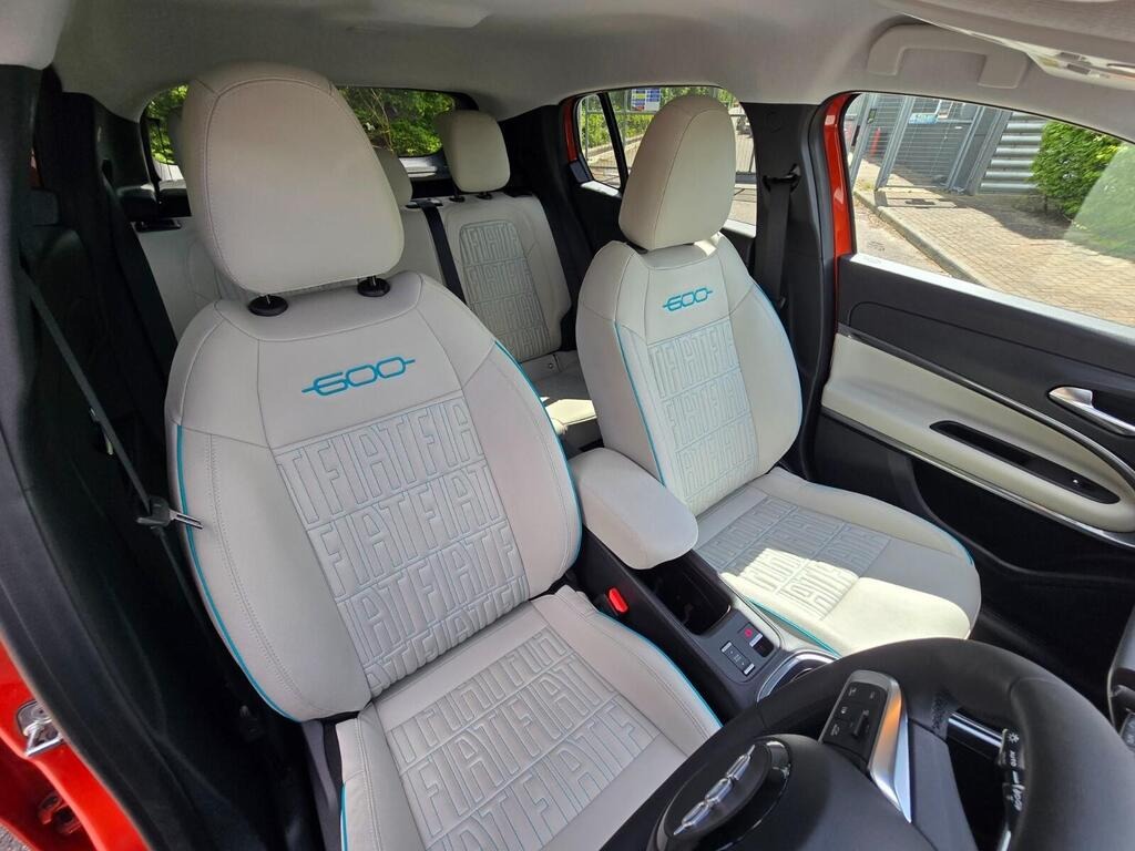
								2024 Fiat 600e 54kWh La Prima full									