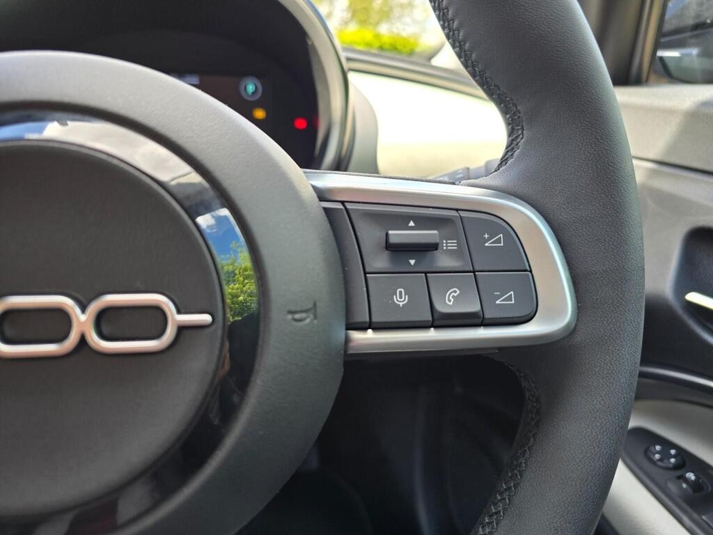 
								2024 Fiat 600e 54kWh La Prima full									