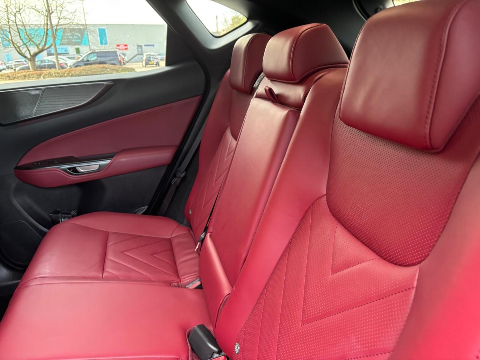 
								2023 LEXUS NX SUV 2.5 350h Takumi E-CVT 4WD full									