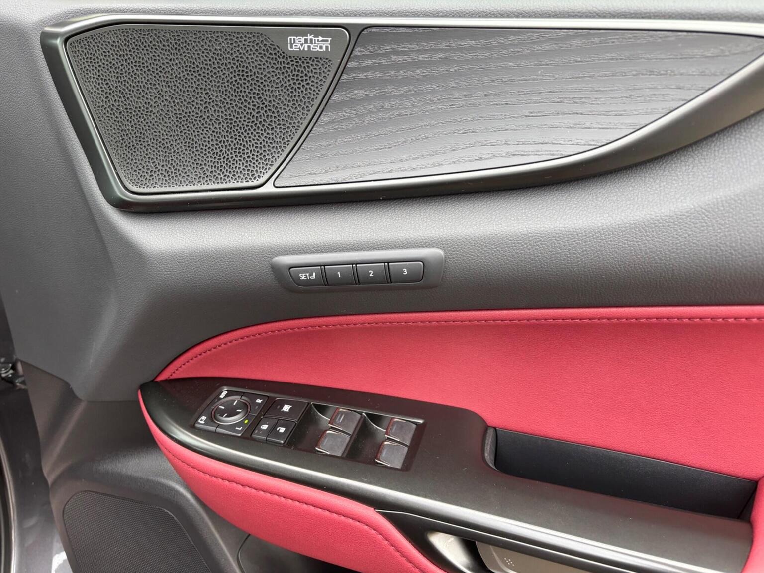 
								2023 LEXUS NX SUV 2.5 350h Takumi E-CVT 4WD full									