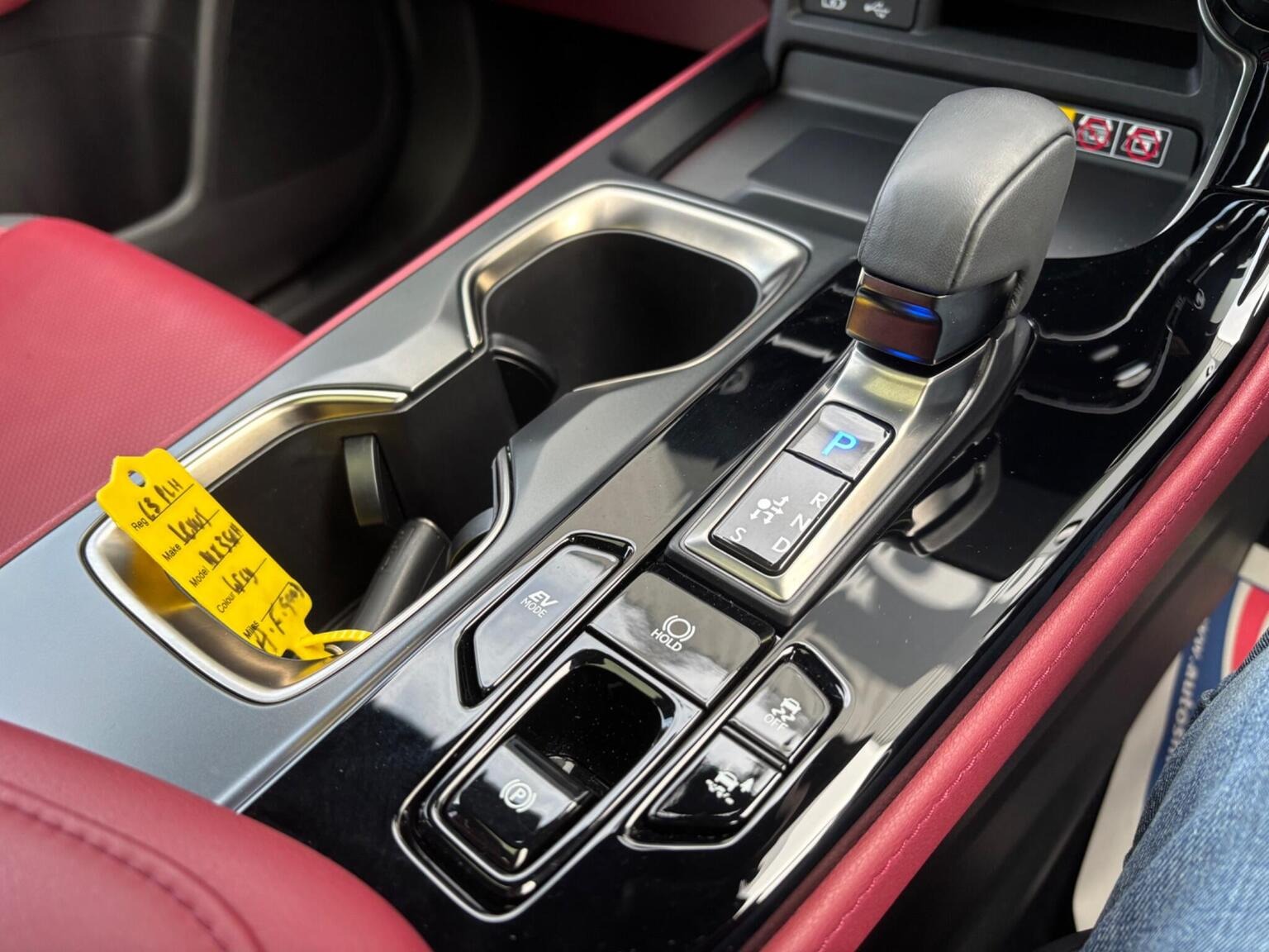 
								2023 LEXUS NX SUV 2.5 350h Takumi E-CVT 4WD full									