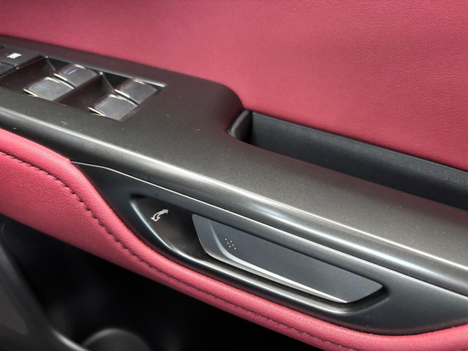 
								2023 LEXUS NX SUV 2.5 350h Takumi E-CVT 4WD full									