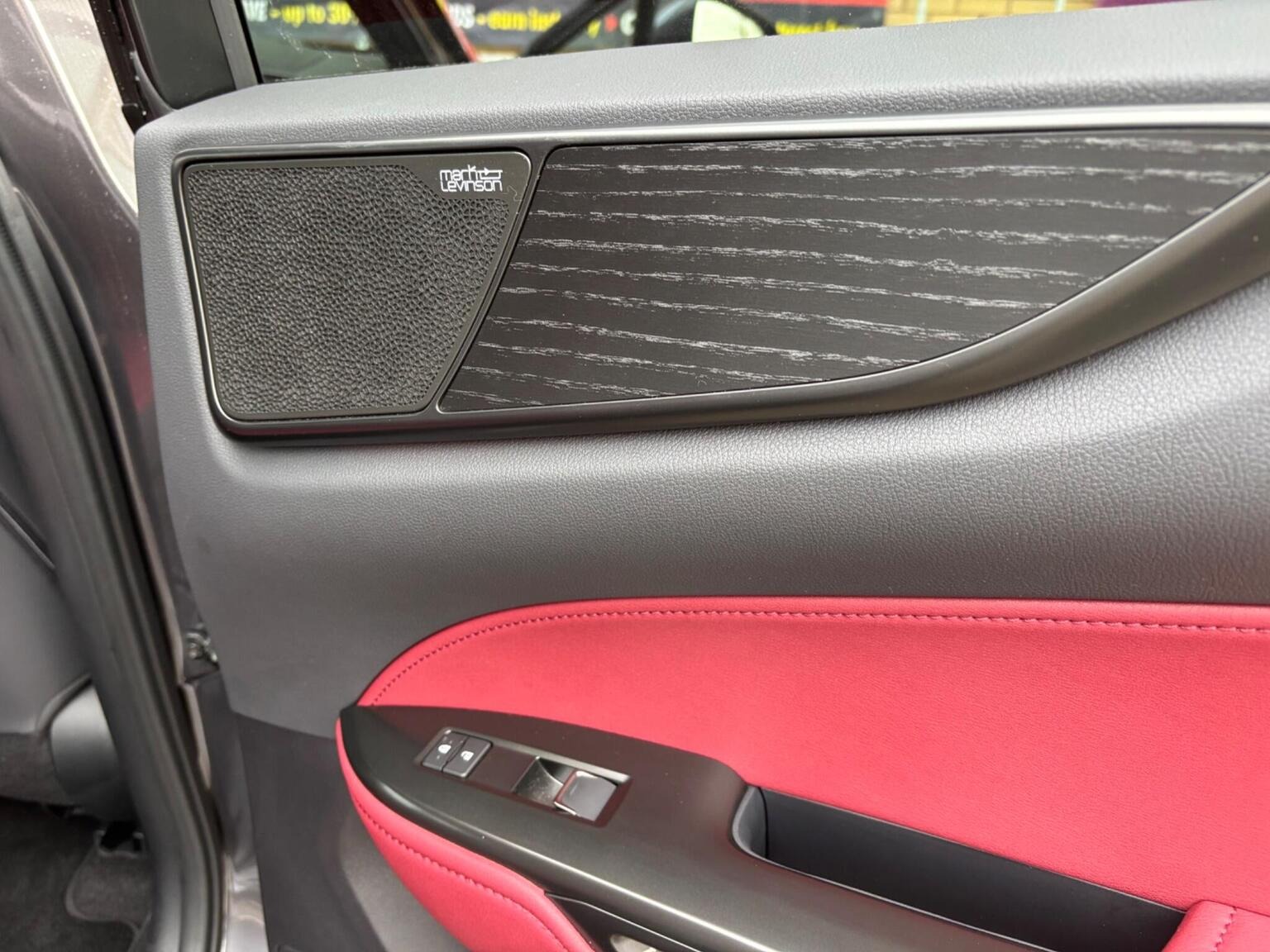 
								2023 LEXUS NX SUV 2.5 350h Takumi E-CVT 4WD full									