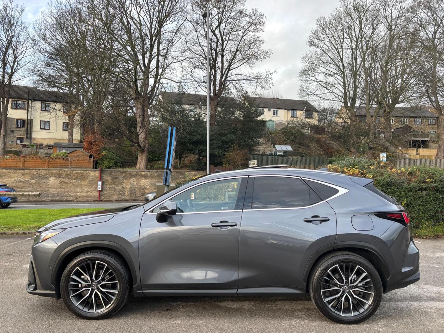 
								2023 LEXUS NX SUV 2.5 350h Takumi E-CVT 4WD full									