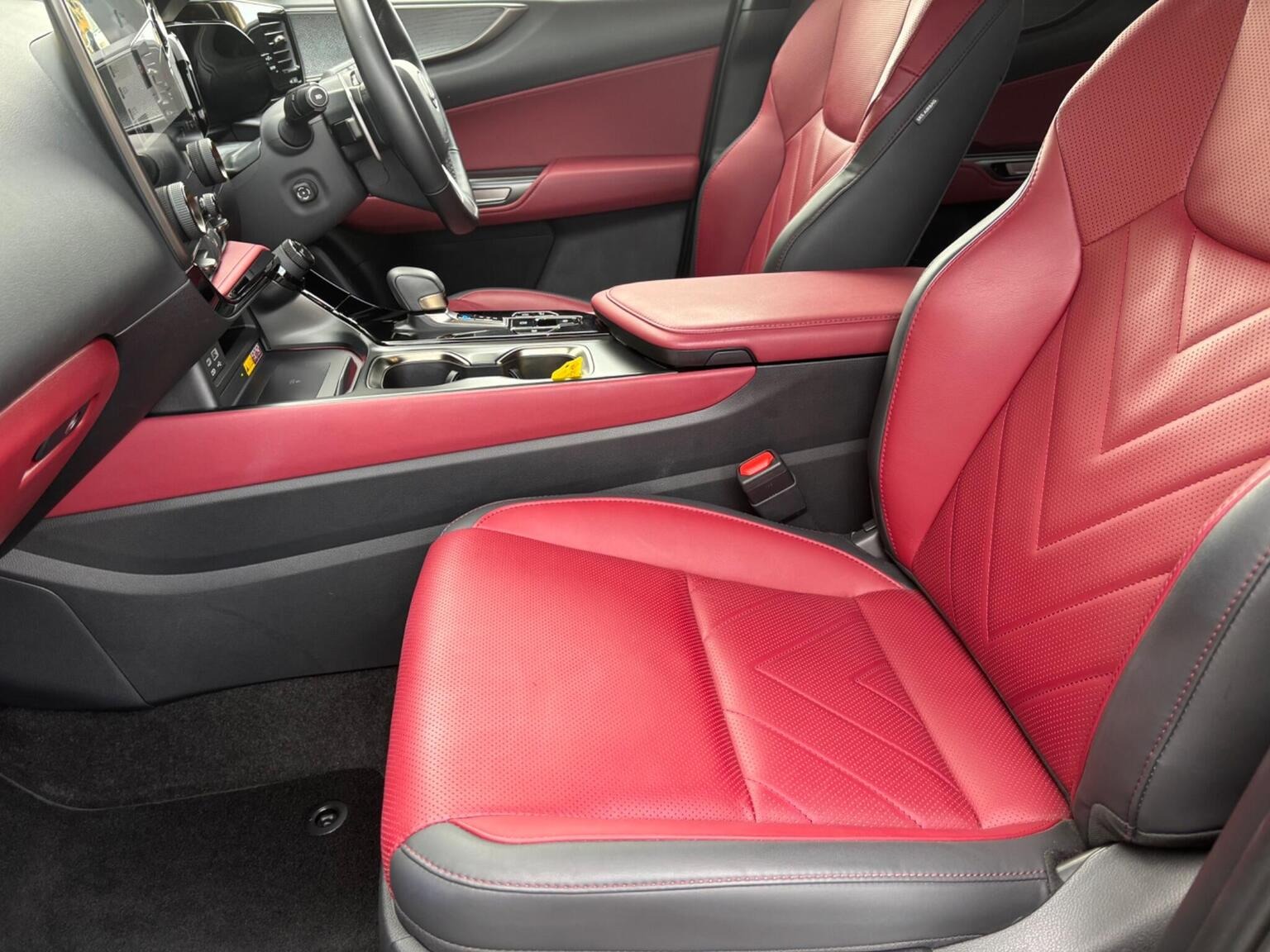 
								2023 LEXUS NX SUV 2.5 350h Takumi E-CVT 4WD full									