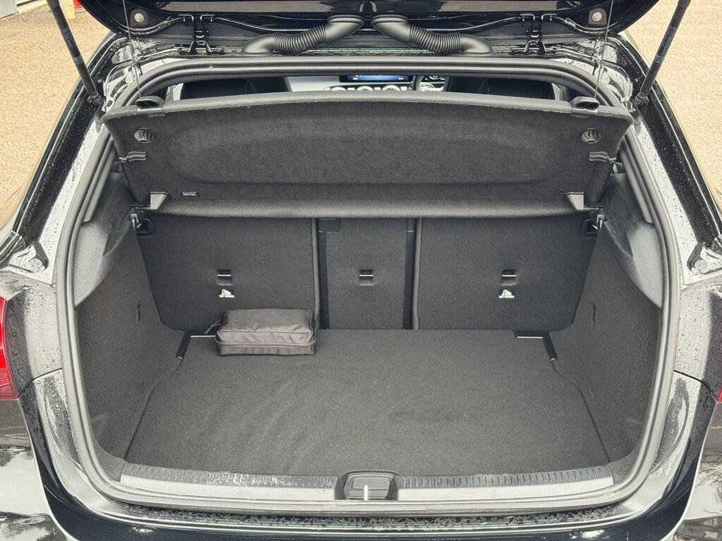 
								2025 Mercedes-Benz A Class 1.3 A180h MHEV AMG Line full									