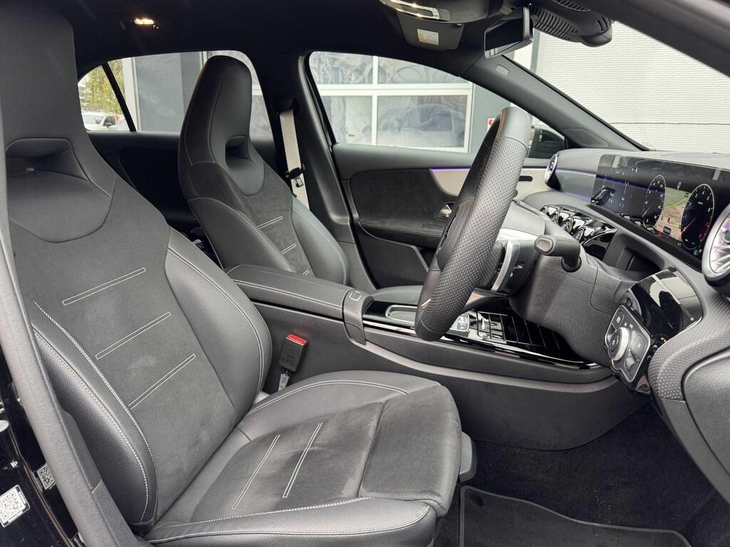 
								2025 Mercedes-Benz A Class 1.3 A180h MHEV AMG Line full									