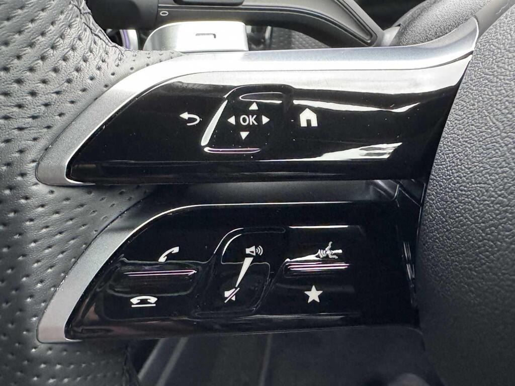 
								2025 Mercedes-Benz A Class 1.3 A180h MHEV AMG Line full									