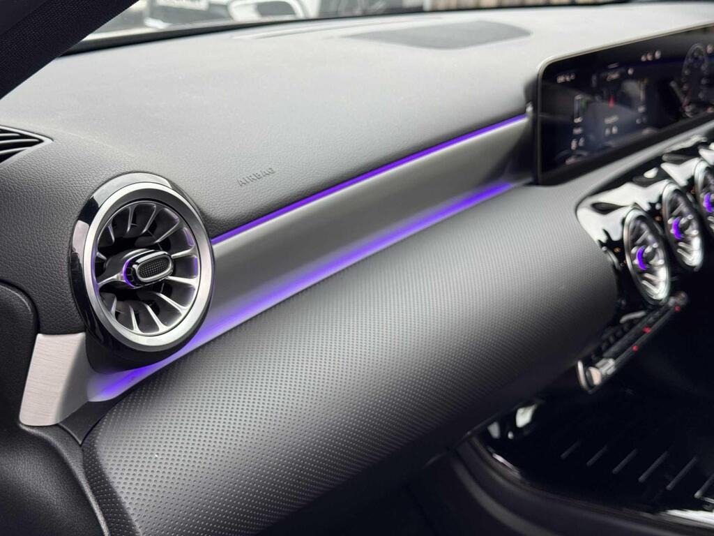 
								2025 Mercedes-Benz A Class 1.3 A180h MHEV AMG Line full									