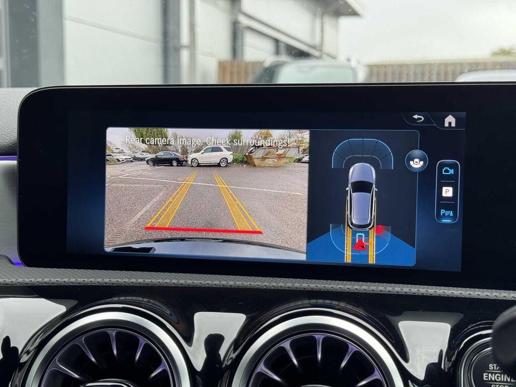 
								2025 Mercedes-Benz A Class 1.3 A180h MHEV AMG Line full									