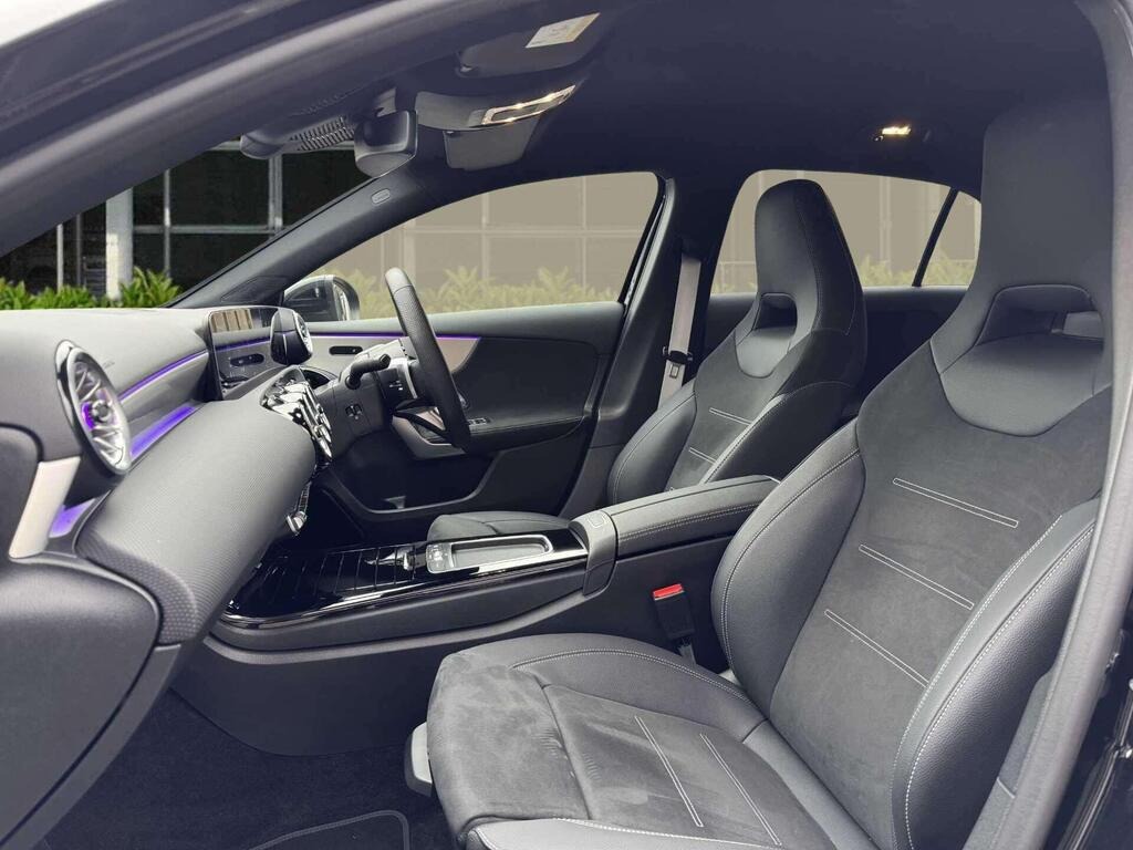 
								2025 Mercedes-Benz A Class 1.3 A180h MHEV AMG Line full									