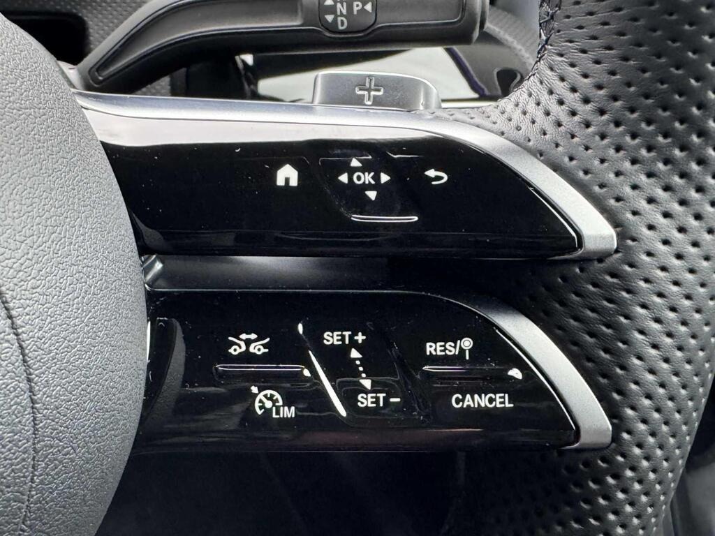 
								2025 Mercedes-Benz A Class 1.3 A180h MHEV AMG Line full									