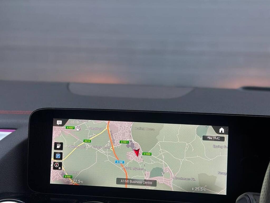 
								2021 Mercedes-Benz EQA EQA 250 66.5kWh AMG Line full									