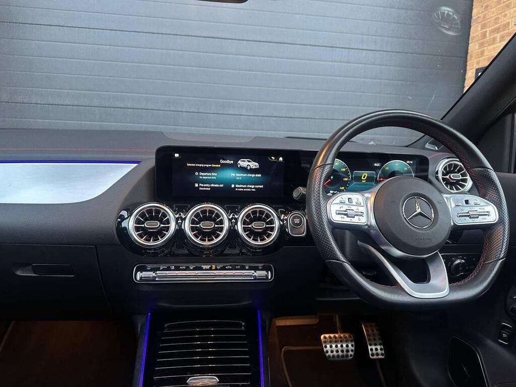 
								2021 Mercedes-Benz EQA EQA 250 66.5kWh AMG Line full									