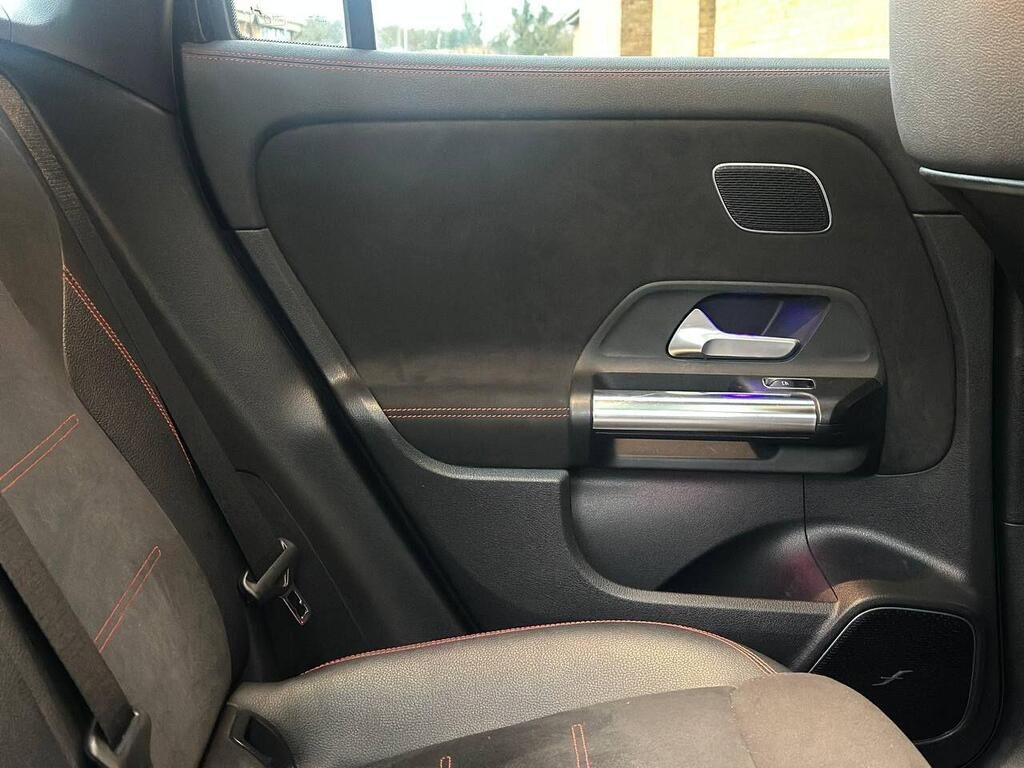 
								2021 Mercedes-Benz EQA EQA 250 66.5kWh AMG Line full									