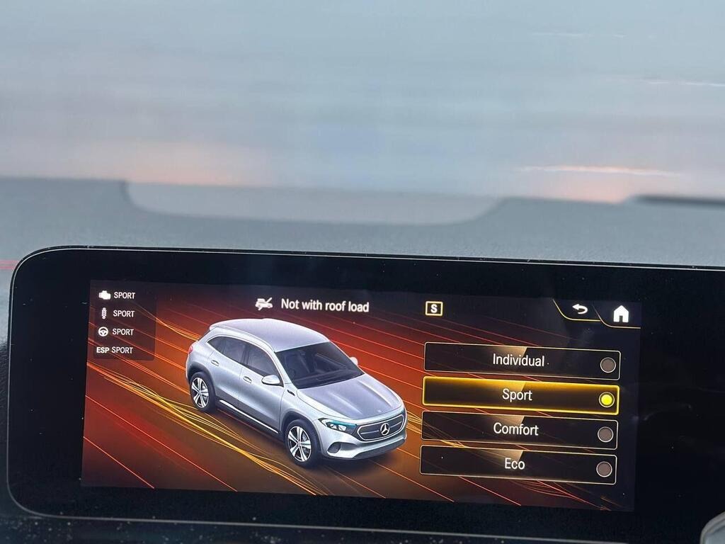 
								2021 Mercedes-Benz EQA EQA 250 66.5kWh AMG Line full									