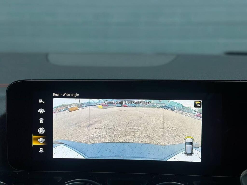 
								2021 Mercedes-Benz EQA EQA 250 66.5kWh AMG Line full									