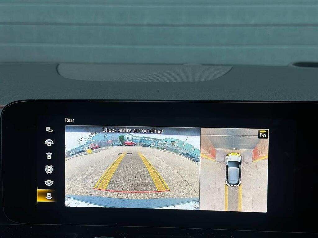 
								2021 Mercedes-Benz EQA EQA 250 66.5kWh AMG Line full									