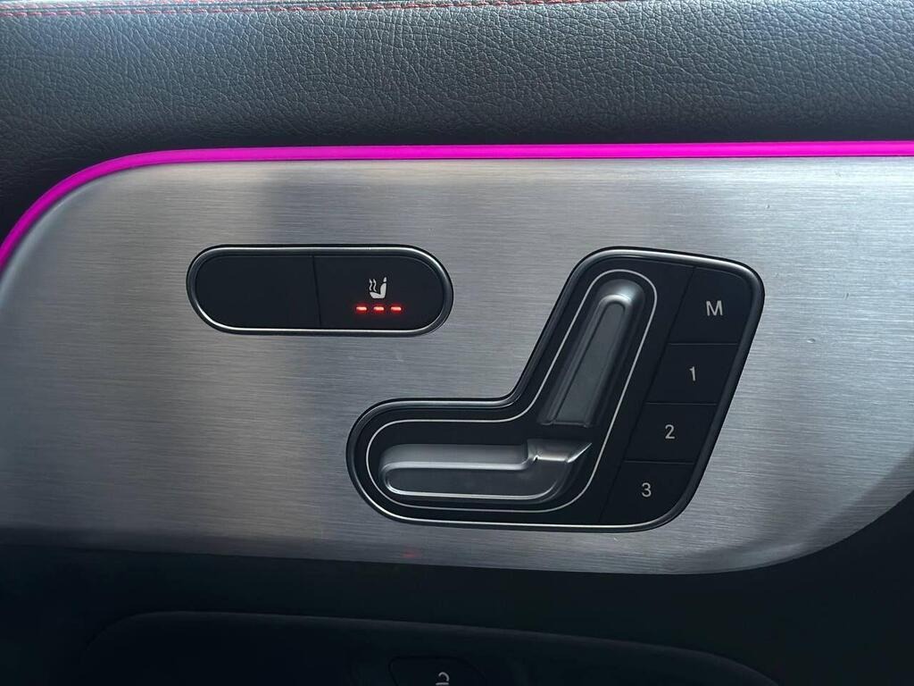 
								2021 Mercedes-Benz EQA EQA 250 66.5kWh AMG Line full									