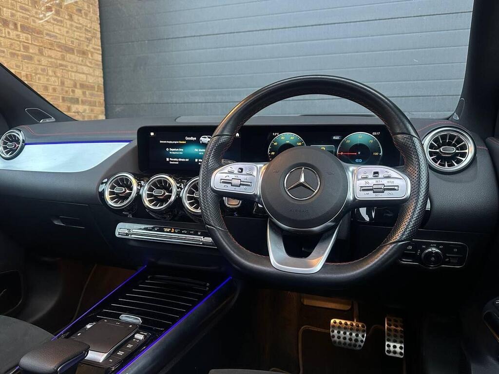 
								2021 Mercedes-Benz EQA EQA 250 66.5kWh AMG Line full									