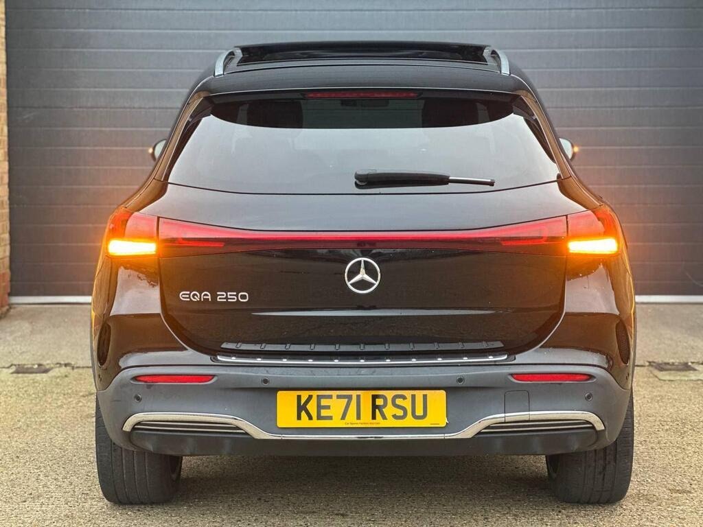 
								2021 Mercedes-Benz EQA EQA 250 66.5kWh AMG Line full									