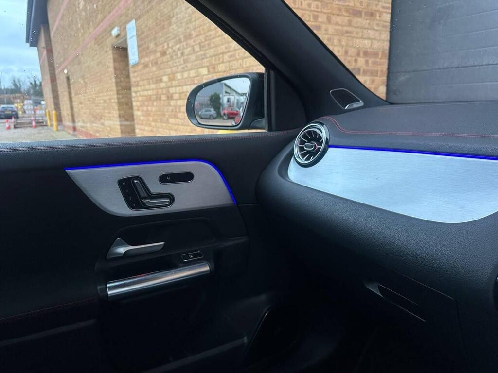 
								2021 Mercedes-Benz EQA EQA 250 66.5kWh AMG Line full									