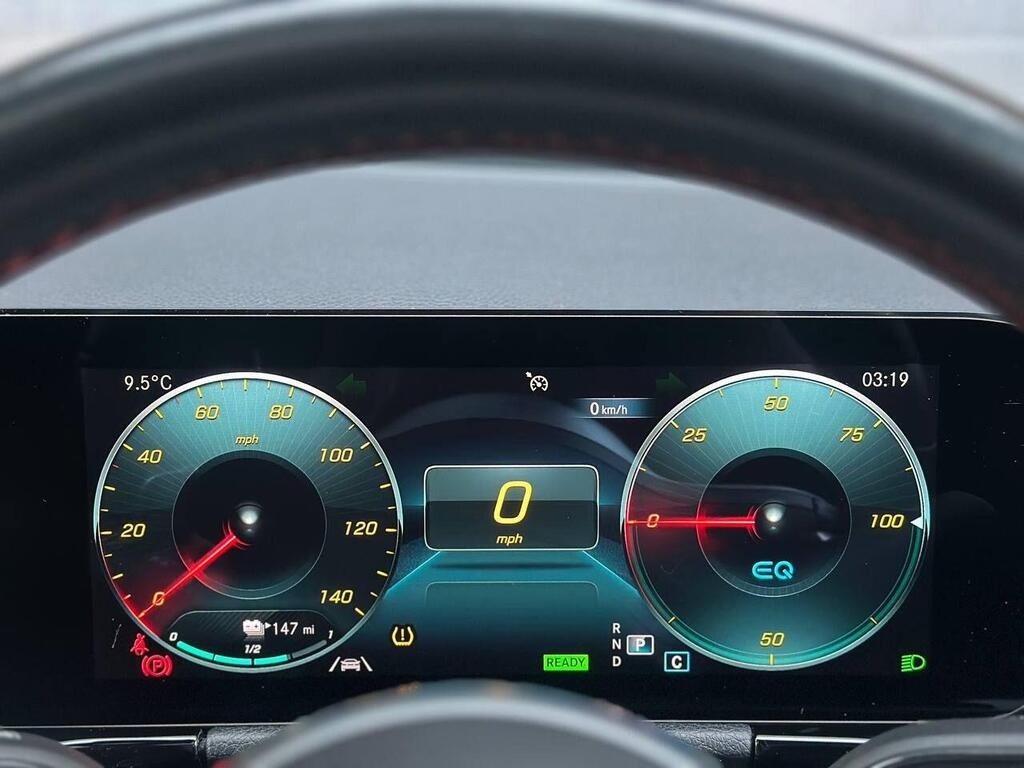 
								2021 Mercedes-Benz EQA EQA 250 66.5kWh AMG Line full									