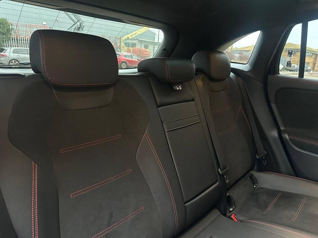 
								2021 Mercedes-Benz EQA EQA 250 66.5kWh AMG Line full									