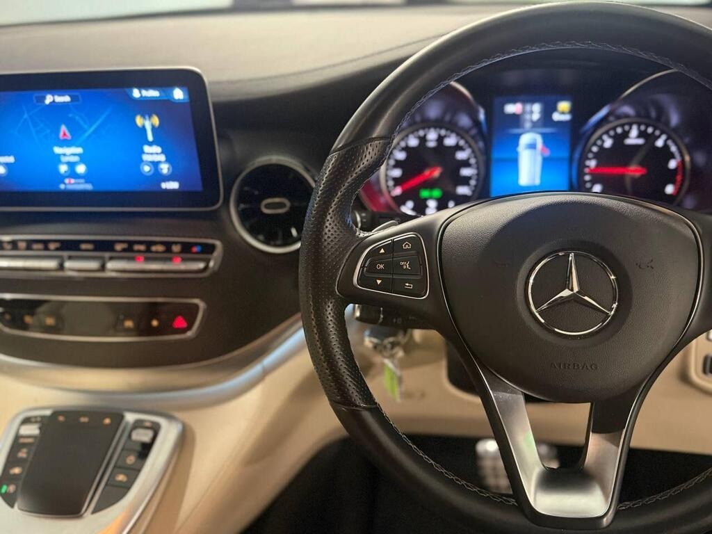 
								2023 Mercedes-Benz V Class 2.0 V300d AMG Line G-Tronic+ full									